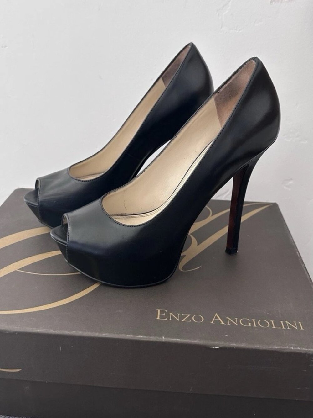Enzo Angiolini Black Leather Pumps Heels, Size 4.5